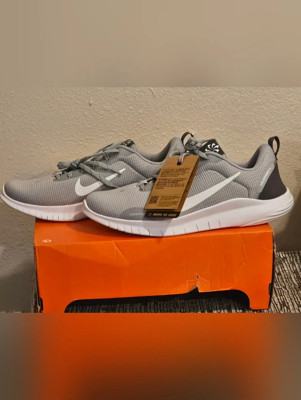 Nike Flex Experience Run 12 Men’s 10 / Women’s 11.5 NWT Grey Running Shoes